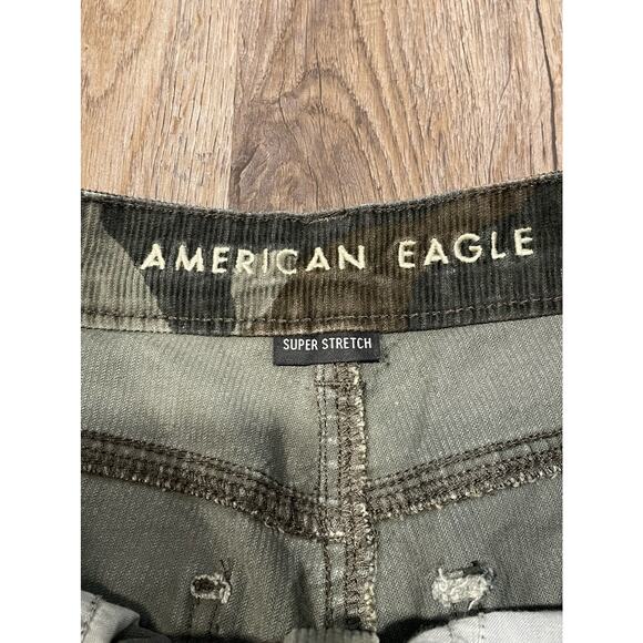 American Eagle Womens Camo Mom Jean Size 26/27 - Picture 3 of 12